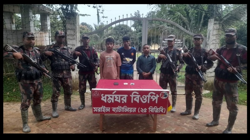 ১০ হাজার টাকায় সীমান্ত পাড়ির চেষ্টা,বিজিবির হাতে আটক তিনজন